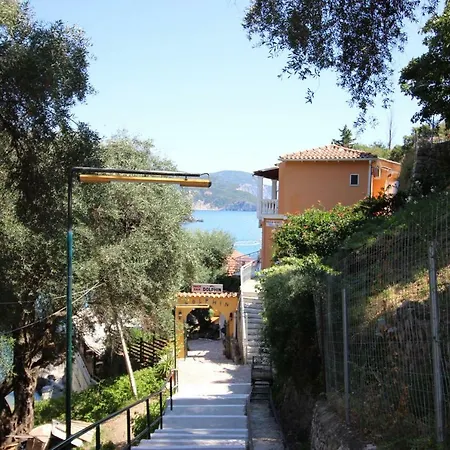 Athina Louli Hébergement de vacances Paleokastrítsa